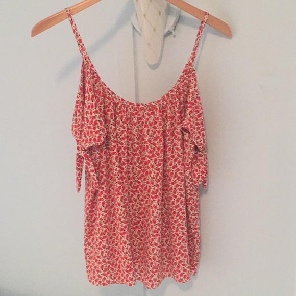 Cold shoulder tank with red flower print - Picture 2 of 5